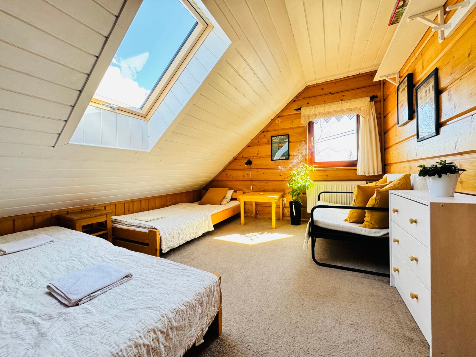 Przytulne noclegi w Wiśle - widok wnętrza pokoju